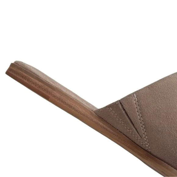 Like New Toms Leather Jade Mule Flats Taupe
Size 10 - Picture 5 of 8
